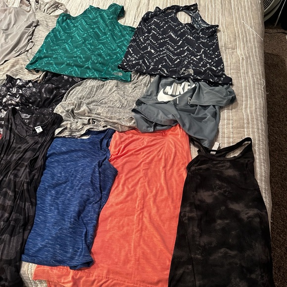 Women’s activewear tops 20 piece LOT - Picture 3 of 3